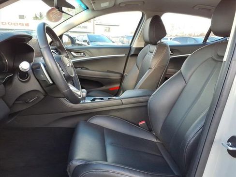 Used 2025 Genesis G70 2.5T image 5