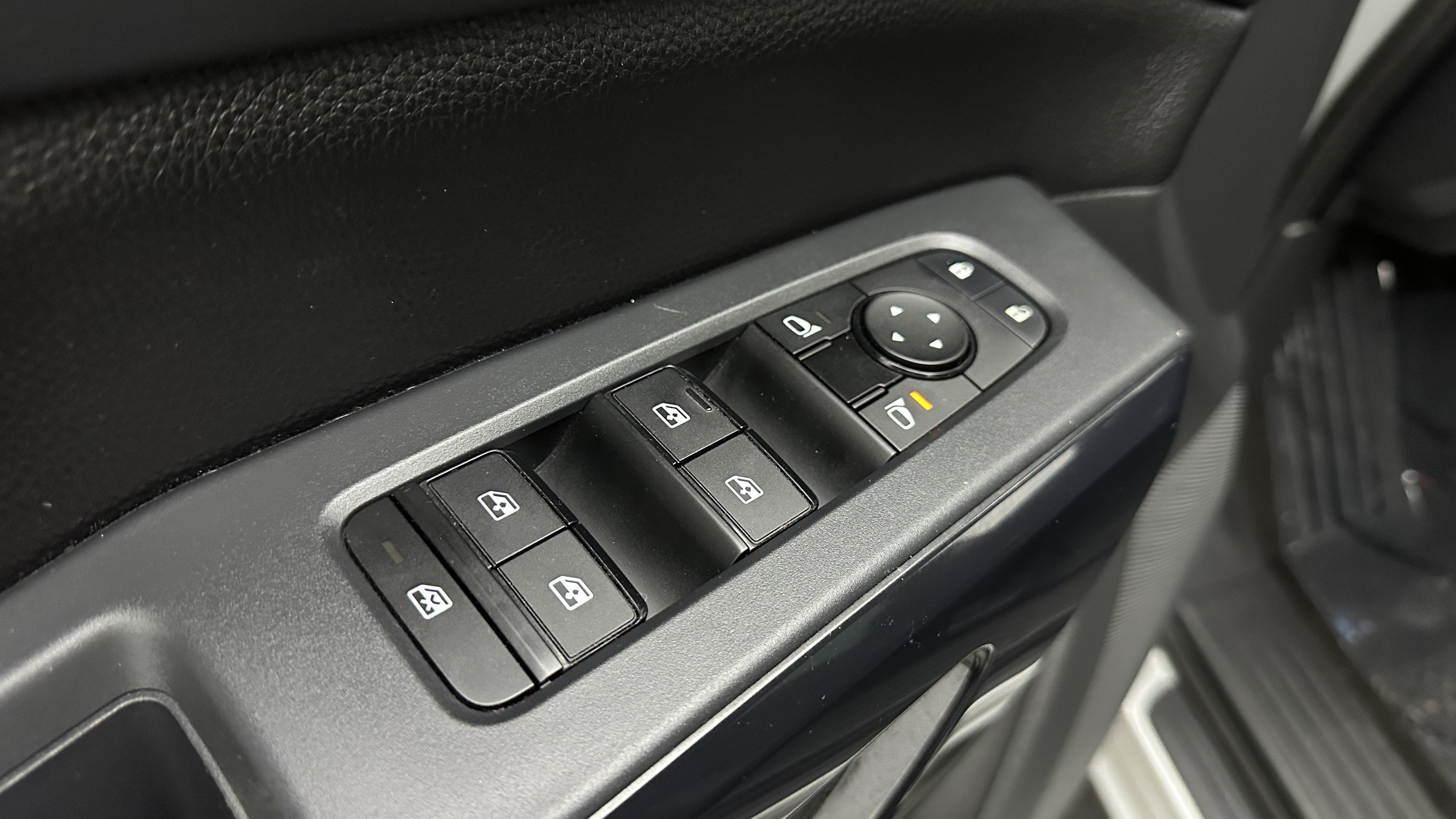 Used 2024 Nissan Pathfinder SV FWD image 12
