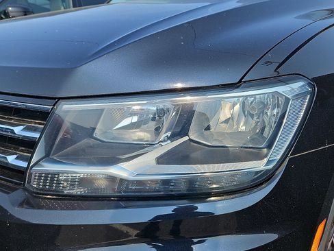 Used 2021 Volkswagen Tiguan SE w/ Panoramic Sunroof Package AWD/4WD image 4