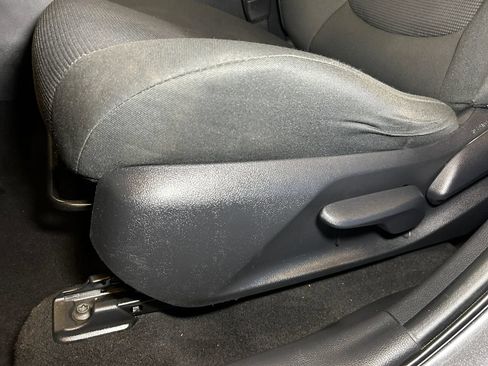 Used 2023 Toyota RAV4 LE AWD/4WD image 22