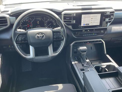 Used 2022 Toyota Tundra SR5 w/ SR5 Convenience Package AWD/4WD image 9