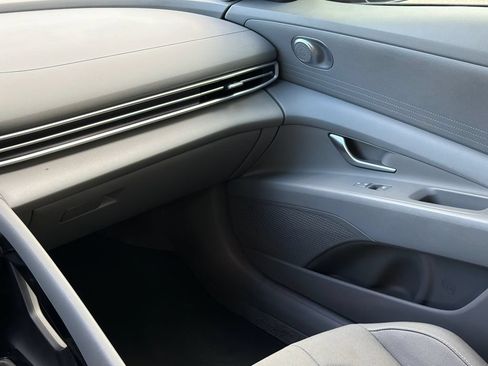Used 2025 Hyundai Elantra Hybrid FWD image 15