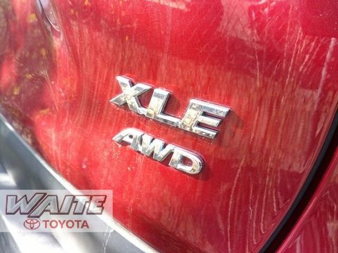 Used 2023 Toyota RAV4 XLE Premium image 2