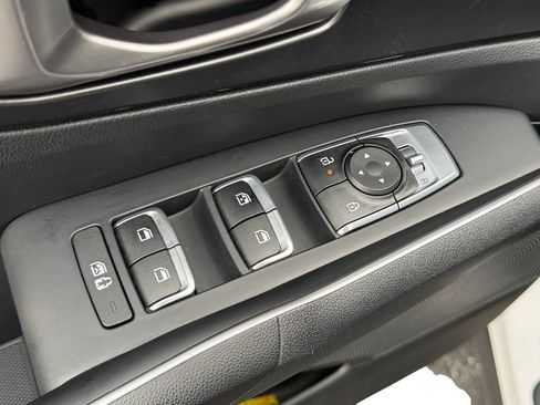Used 2024 Kia Sorento S FWD image 25