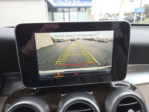 Used 2019 Mercedes-Benz GLC 300 4MATIC image 16