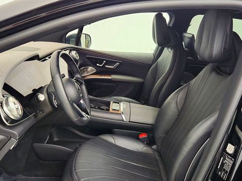Used 2023 Mercedes-Benz EQS 580 4MATIC SUV w/ Acoustic Comfort Package image 18