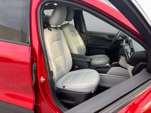 Certified 2023 Ford Escape Active AWD/4WD image 9