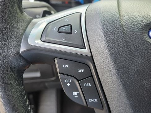 Used 2016 Ford Edge Titanium FWD image 28