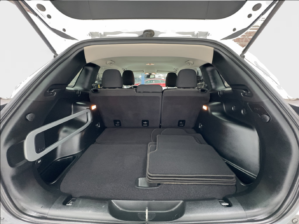 Used 2018 Jeep Cherokee Latitude w/ Altitude Package FWD image 10