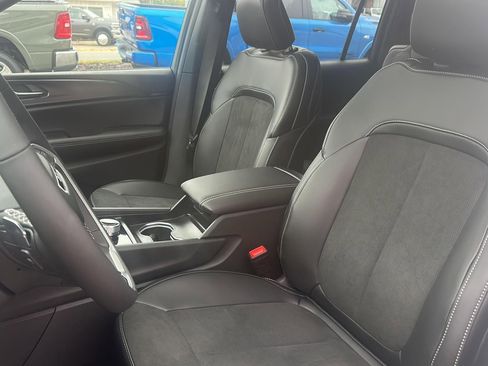 New 2025 Jeep Grand Cherokee L Altitude image 13