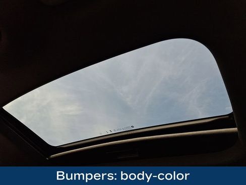 Used 2025 Chevrolet Trax RS w/ Sunroof Package image 19