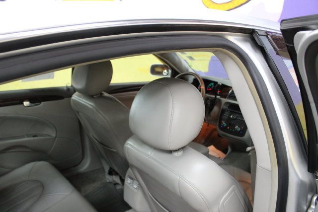 Used 2011 Buick Lucerne CXL w/ Driver Confidence Package FWD image 10