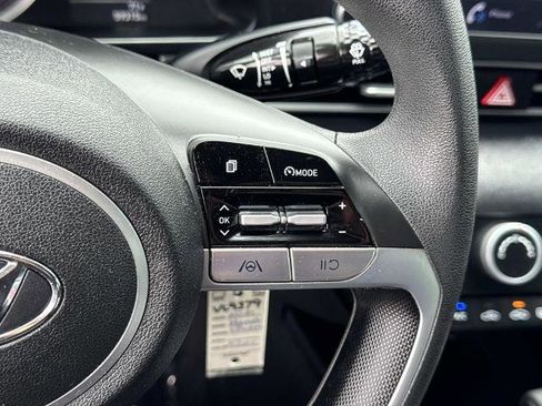 Used 2021 Hyundai Elantra SE FWD image 11