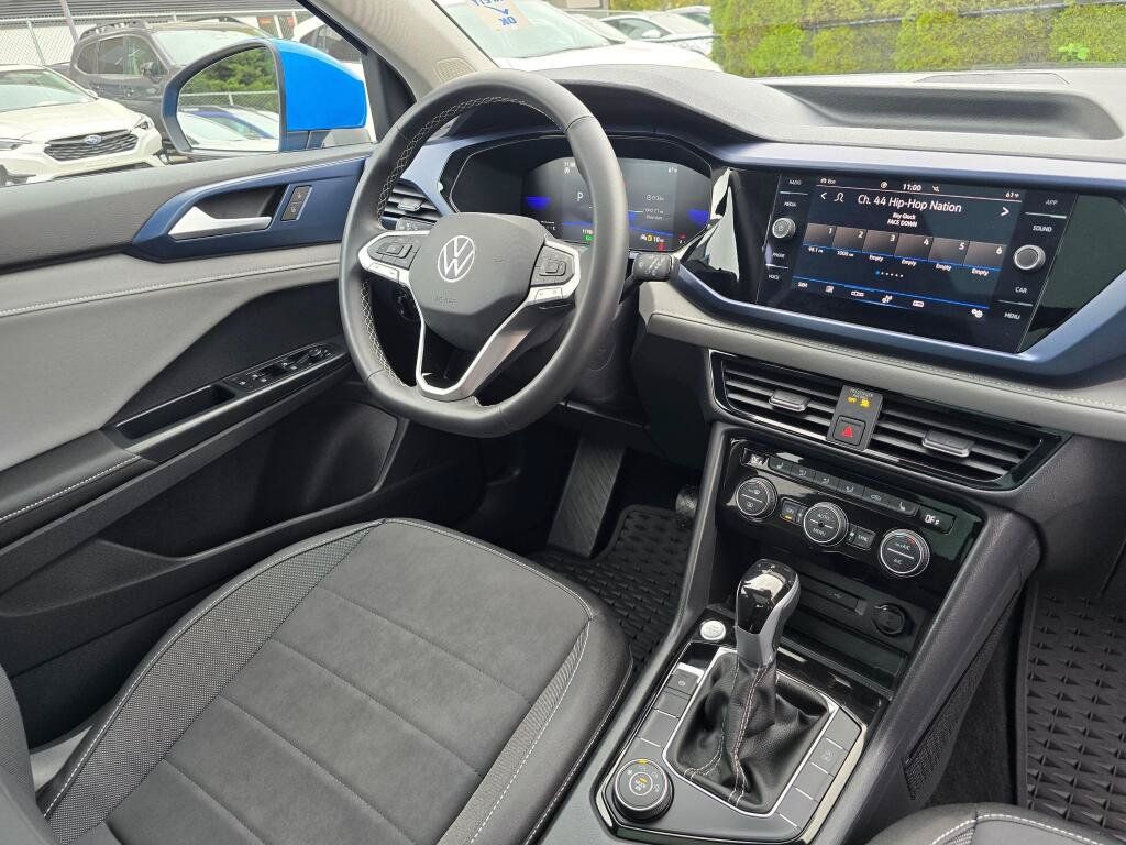 Used 2024 Volkswagen Taos SE w/ Panoramic Sunroof Package AWD/4WD image 12