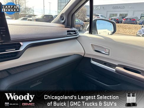 Used 2023 Toyota Sienna Platinum image 25