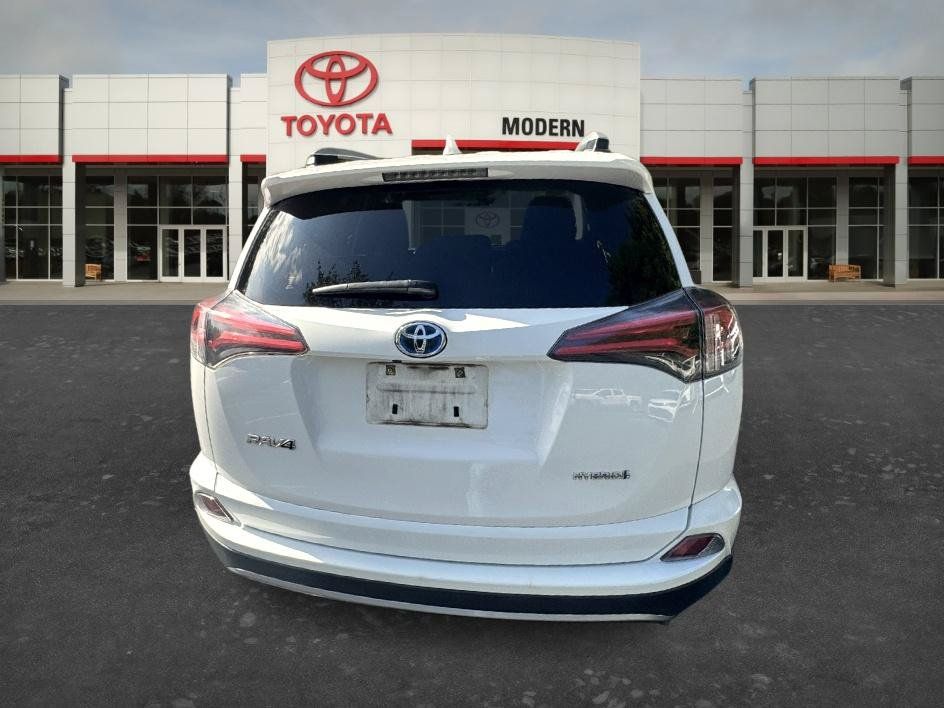 Used 2018 Toyota RAV4 LE AWD/4WD image 14