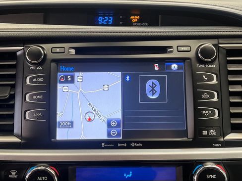 Used 2018 Toyota Highlander XLE AWD/4WD image 26