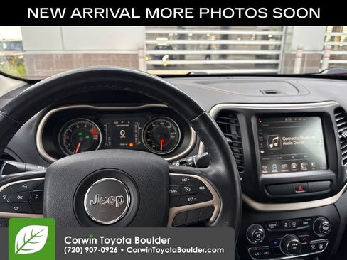Used 2016 Jeep Cherokee Latitude w/ Cold Weather Group AWD/4WD image 14