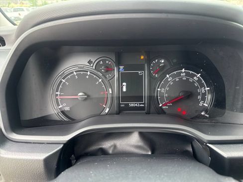 Used 2022 Toyota 4Runner SR5 Premium w/ Moonroof Package RWD image 18