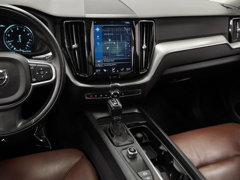 Used 2018 Volvo XC60 T6 Momentum w/ Advanced Package AWD/4WD image 24