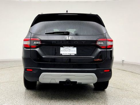 Used 2025 Honda Pilot TrailSport image 6