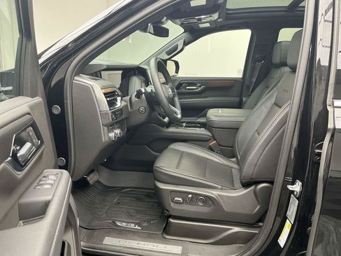 Certified 2025 GMC Yukon Denali w/ Sun & Power Step Package AWD/4WD image 10
