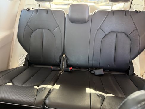 Used 2020 Chrysler Pacifica Limited w/ Advanced Safetytec Group image 18