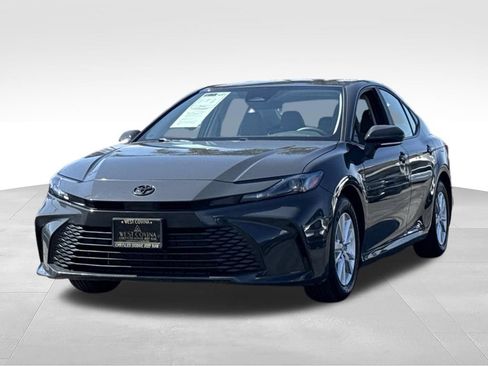 Used 2025 Toyota Camry LE FWD image 4