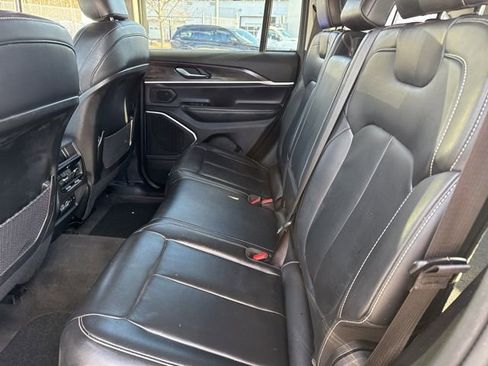 Used 2022 Jeep Grand Cherokee Limited image 23