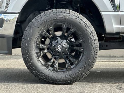 Used 2024 Ford F350 Lariat w/ FX4 Off-Road Package AWD/4WD image 26