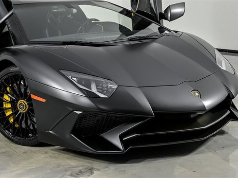 Used 2017 Lamborghini Aventador LP 750-4 Superveloce AWD/4WD image 2
