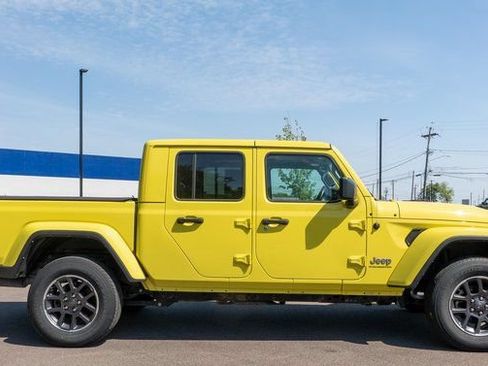 Used 2023 Jeep Gladiator Overland w/ Popular Equipment Package AWD/4WD image 5