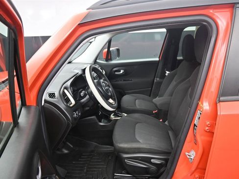 Used 2016 Jeep Renegade Latitude FWD image 11