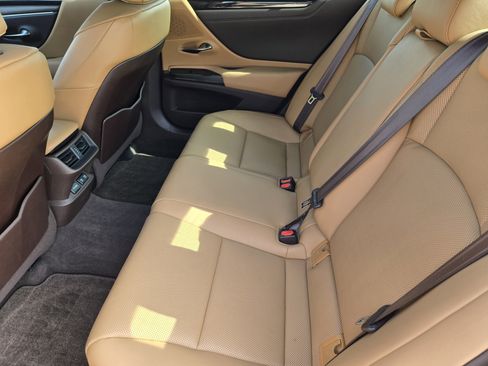 Used 2019 Lexus ES 350 w/ Premium Package image 41