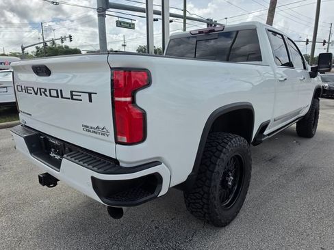 Used 2024 Chevrolet Silverado 2500 High Country w/ Technology Package AWD/4WD image 5