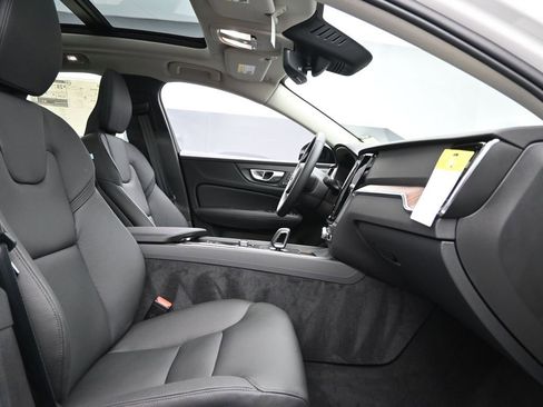 New 2025 Volvo S60 B5 Plus w/ Climate Package image 28