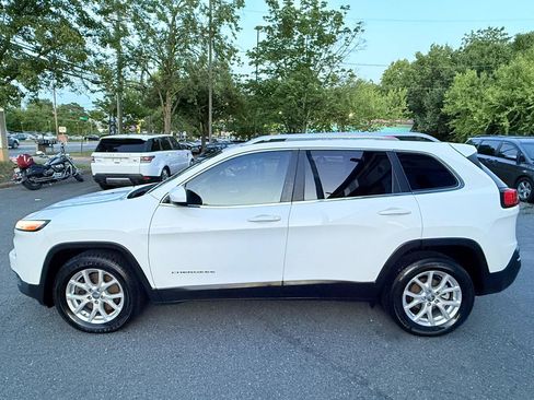 Used 2016 Jeep Cherokee Latitude w/ Cold Weather Group FWD image 4
