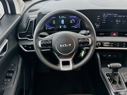 Used 2025 Kia Sportage LX FWD image 17