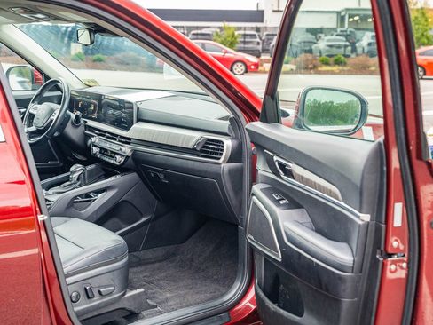 Used 2023 Kia Telluride EX w/ EX Captain's Chair Package image 12