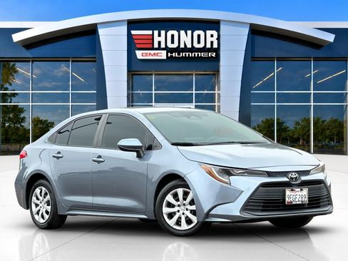 Used 2023 Toyota Corolla LE FWD image 2