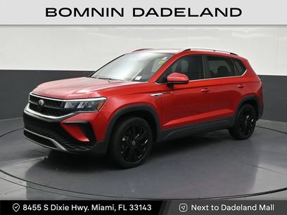 Used 2024 Volkswagen Taos SE w/ Black Wheel Package