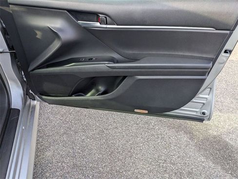 Used 2019 Toyota Camry LE image 31