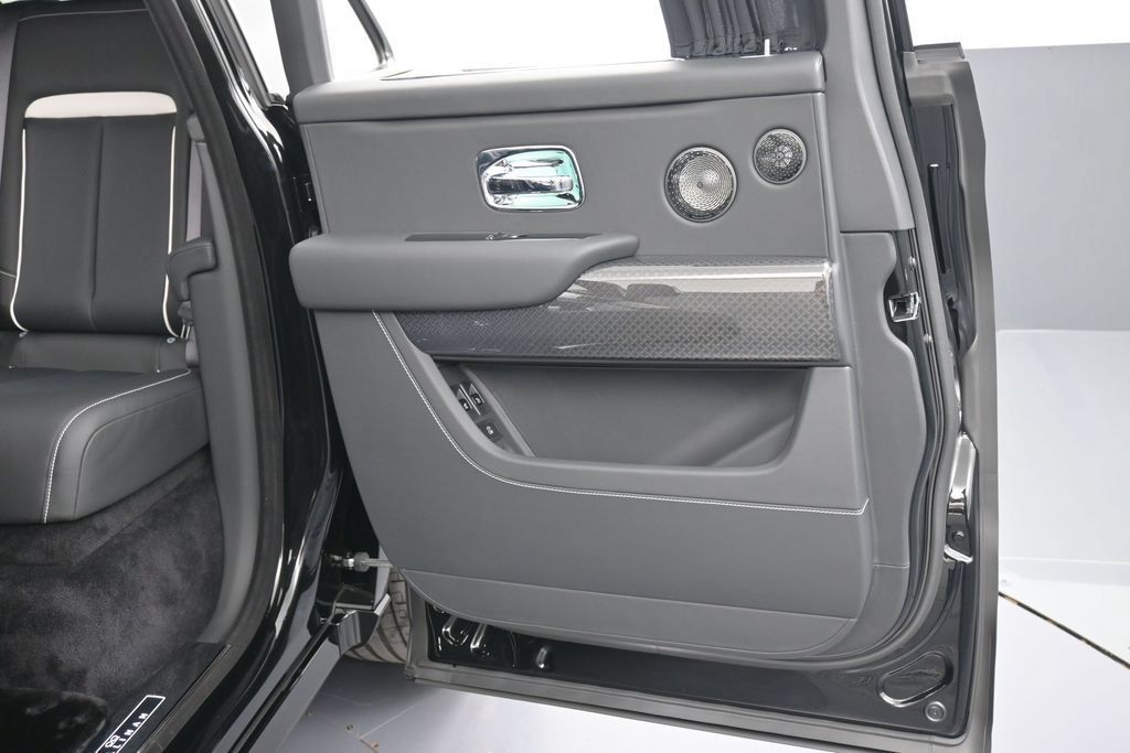New 2027 Rolls-Royce Cullinan Black Badge AWD/4WD image 24