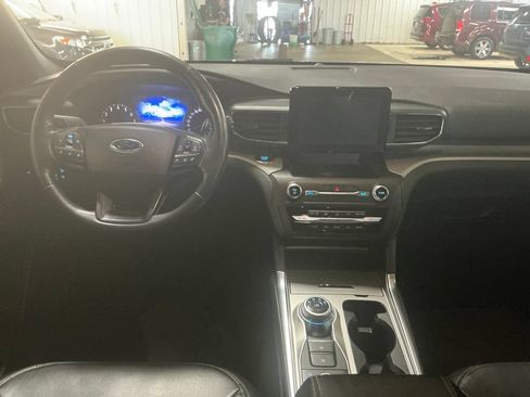 Used 2020 Ford Explorer XLT w/ Equipment Group 202A AWD/4WD image 18