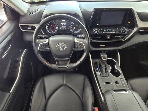 Used 2024 Toyota Highlander LE image 10