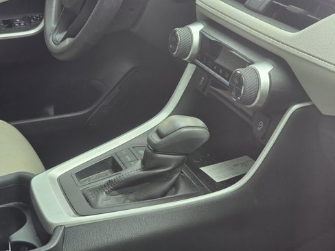 Certified 2020 Toyota RAV4 XLE w/ Convenience Package FWD image 14