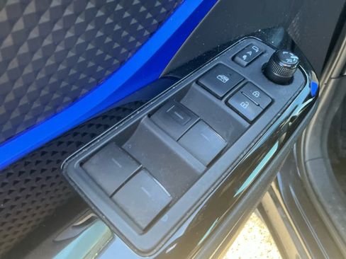 Used 2020 Toyota C-HR XLE image 18