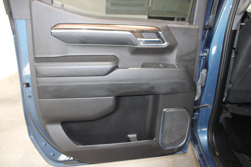 Used 2024 Chevrolet Silverado 1500 LT AWD/4WD image 33