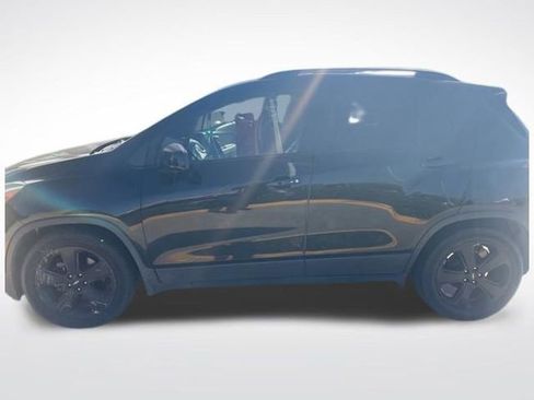 Used 2019 Chevrolet Trax Premier w/ Midnight Edition image 3