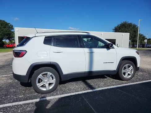 Used 2024 Jeep Compass Latitude AWD/4WD image 3